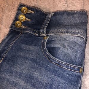 C Est 1946 Women’s Classic Jeans button closure